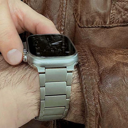 Titanium_Apple_Watch_Band_Premium